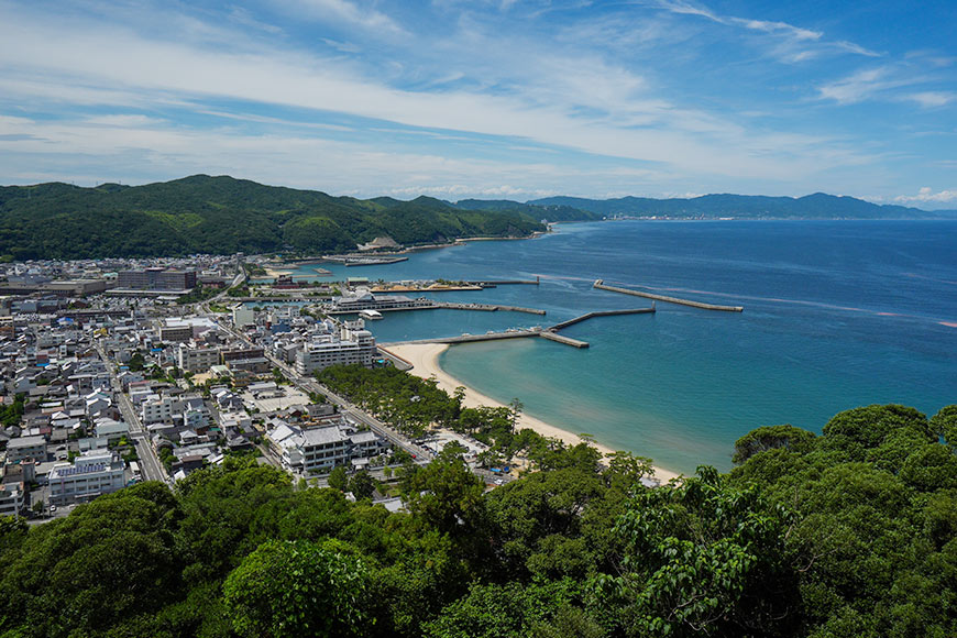 家賃や生活コストが抑えられる